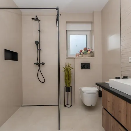 Laganini 2&4 * Podaca