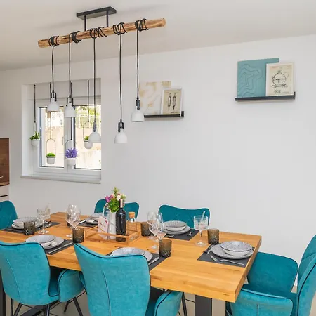 Laganini 2&4 דירה *